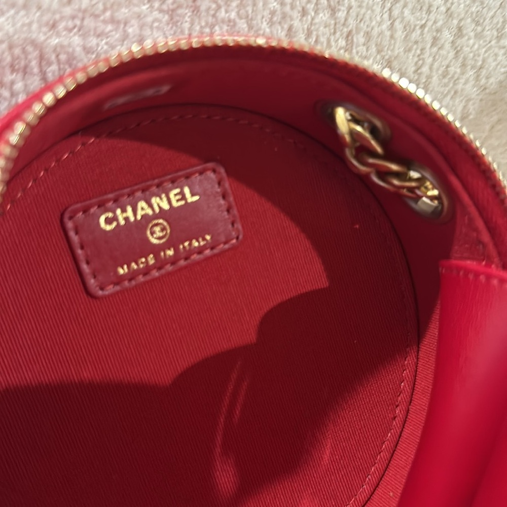 Chanel Round Vanity in great condition - Picture 3 of 7